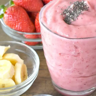 Strawberry Banana Chia Smoothie